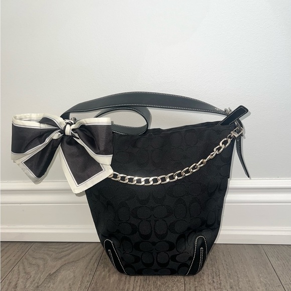 Coach Handbags - ✨ Host Pick ✨ Coach Black Signature Shoulder Bag